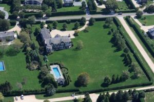 Celebrity homes - Aerial view of Jennifer Lopez - Water Mill New York.jpg
